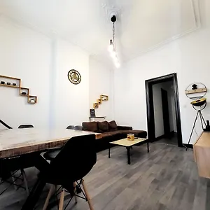 Chambre Privee Au 3e Etage Sans Ascenceur En Plein Centre De Privatunterkunft Charleroi